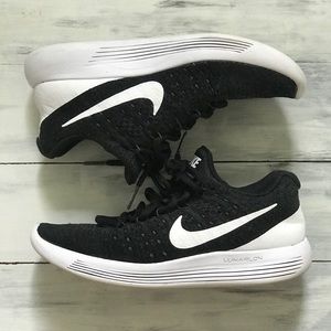 Nike Lunarlon Flyknit 2 sneakers. Black. Size 5